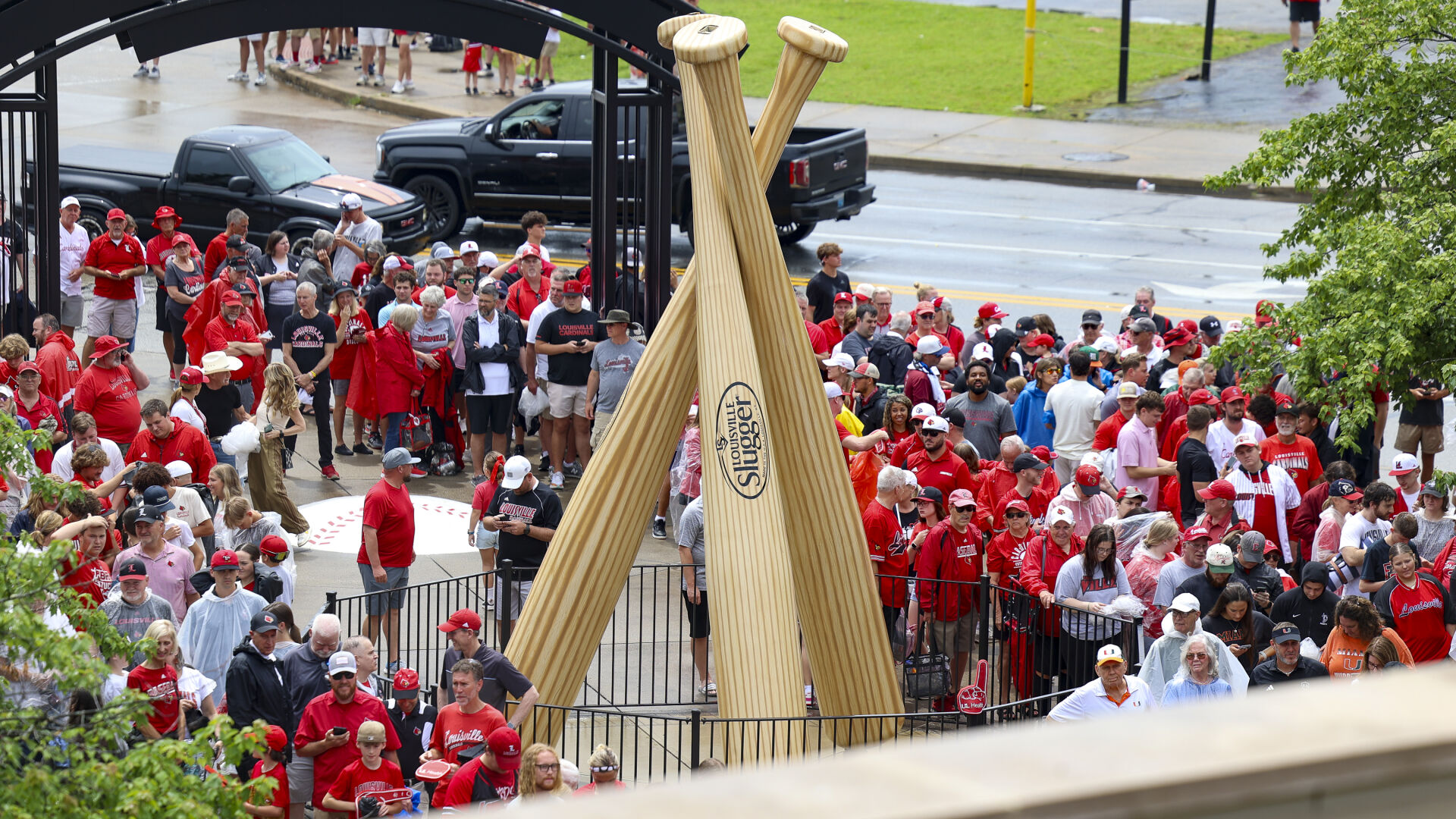 Louisville baseball super regional fans